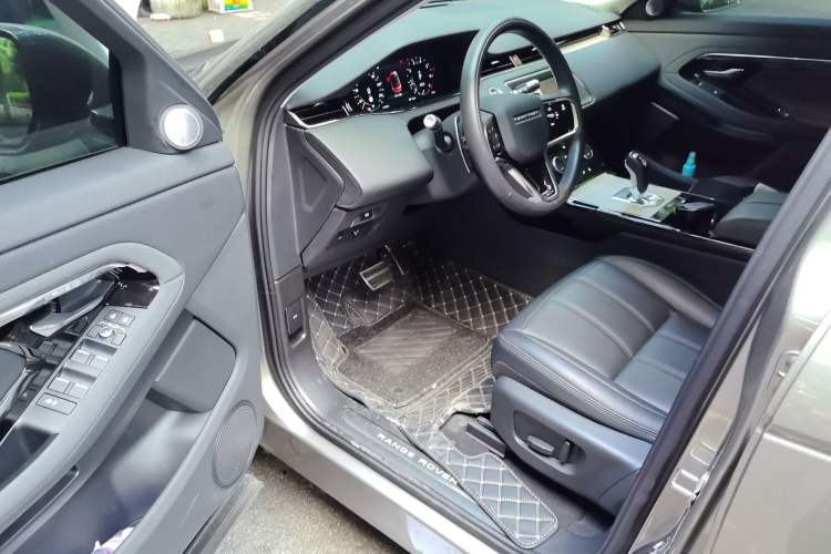 Used Land Rover Range Evoque 2021 Range Rover Velar 249 PS R-Dynamic S Performance Edition Driver Seat
