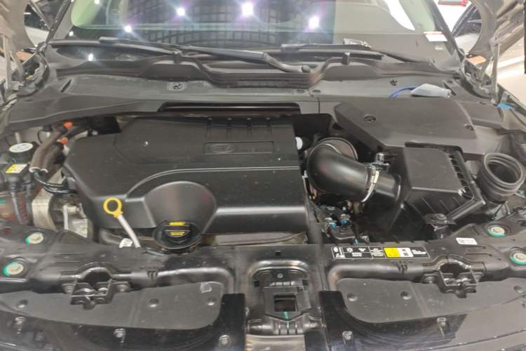 Used Land Rover Range Evoque 2021 Range Rover Velar 249 PS R-Dynamic S Performance Edition Engine Bay