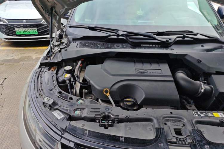Used Land Rover Range Evoque 2021 Range Rover Velar 249 PS R-Dynamic HSE Luxury Edition Engine Bay Right