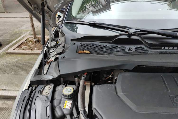 Used Land Rover Range Evoque 2021 Range Rover L 249 PS R-Dynamic SE Luxury Edition Engine Bay Right