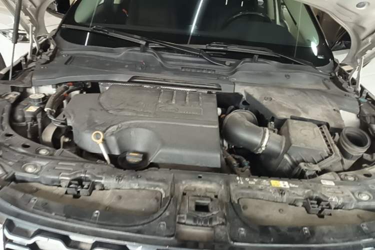 Used Land Rover Range Evoque 2021 Range Rover Velar 249 PS R-Dynamic HSE Luxury Edition Engine Bay