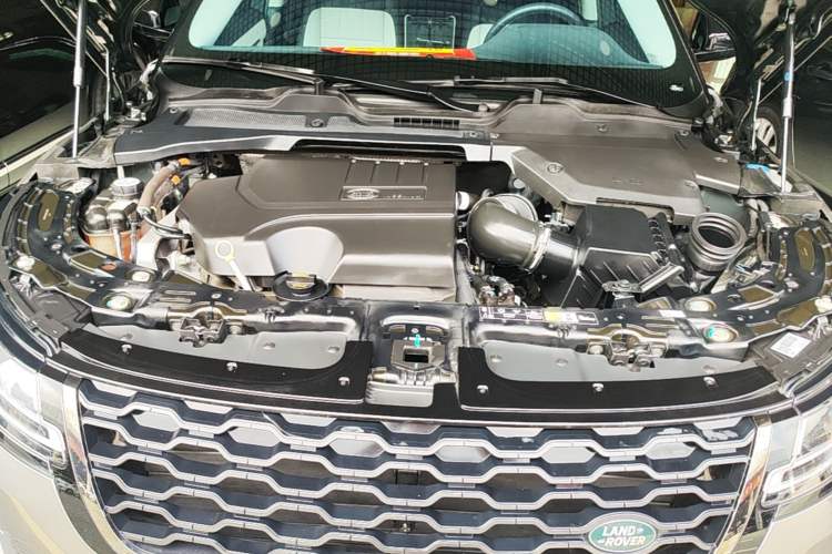 Used Land Rover Range Evoque 2021 Range Rover Velar L 249PS R-Dynamic First Edition Engine Bay