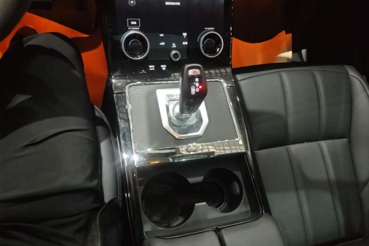 Used Land Rover Range Evoque 2021 Range Rover Velar 249 PS R-Dynamic S Performance Edition Gear Lever
