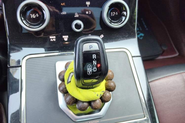 Used Land Rover Range Evoque 2021 Range Rover Velar L 249PS R-Dynamic First Edition Gear Lever