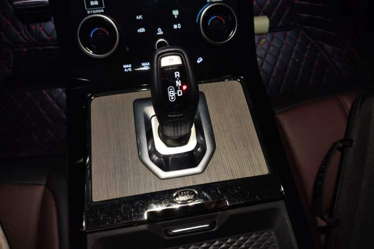 Used Land Rover Range Evoque 2021 Range Rover L 249 PS R-Dynamic SE Luxury Edition Gear Lever