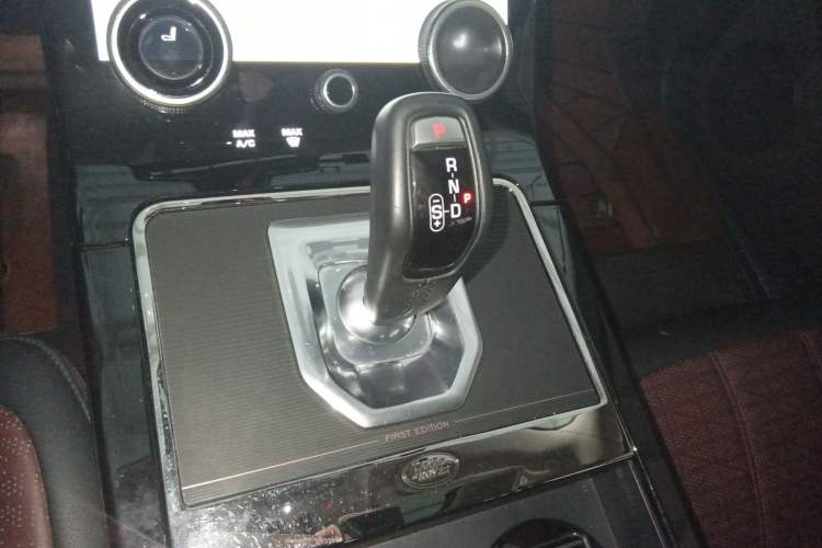 Used Land Rover Range Evoque 2021 Range Rover Velar 249 PS R-Dynamic S Performance Edition Gear Lever