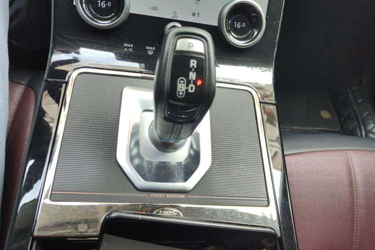 Used Land Rover Range Evoque 2021 Range Rover L 249 PS R-Dynamic SE Luxury Edition Gear Lever