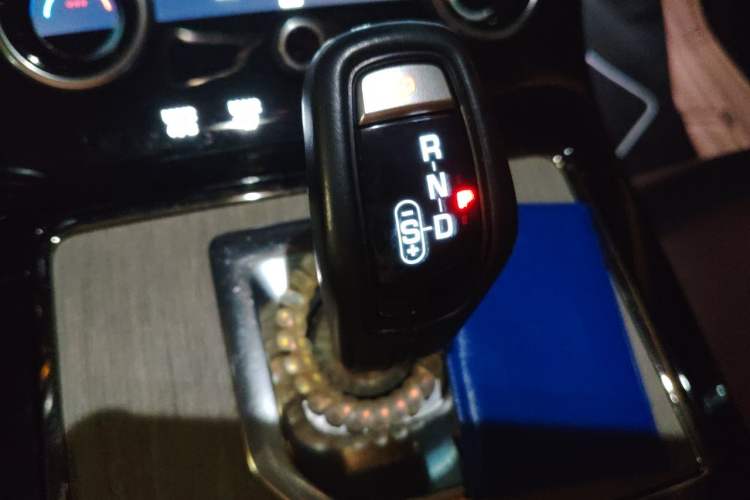 Used Land Rover Range Evoque 2021 Range Rover L 249 PS R-Dynamic SE Luxury Edition Gear Lever