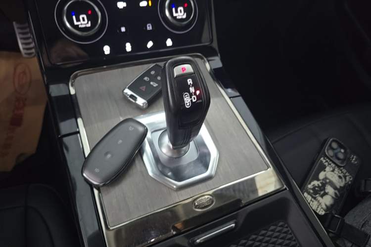 Used Land Rover Range Evoque 2021 Range Rover Velar 249 PS R-Dynamic S Performance Edition Gear Lever