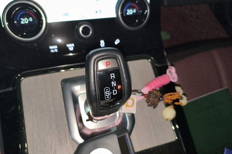 Used Land Rover Range Evoque 2021 Range Rover L 249 PS R-Dynamic SE Luxury Edition Gear Lever