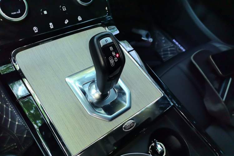 Used Land Rover Range Evoque 2021 Range Rover Velar 249 PS R-Dynamic S Performance Edition Gear Lever