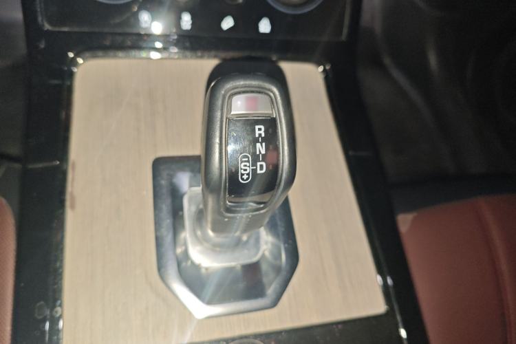 Used Land Rover Range Evoque 2021 Range Rover Velar 249 PS R-Dynamic S Performance Edition Gear Lever