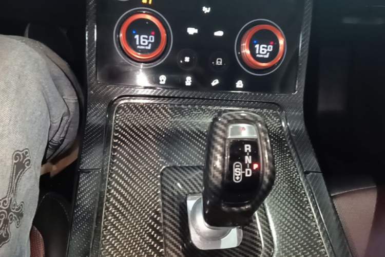 Used Land Rover Range Evoque 2021 Range Rover Velar 249 PS R-Dynamic HSE Luxury Edition Gear Lever