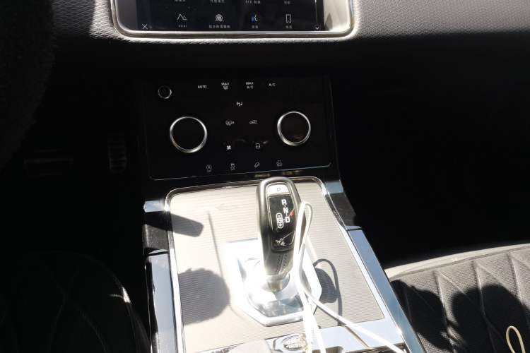 Used Land Rover Range Evoque 2021 Range Rover Evoque 200 PS R-Dynamic Standard Elite Edition Gear Lever