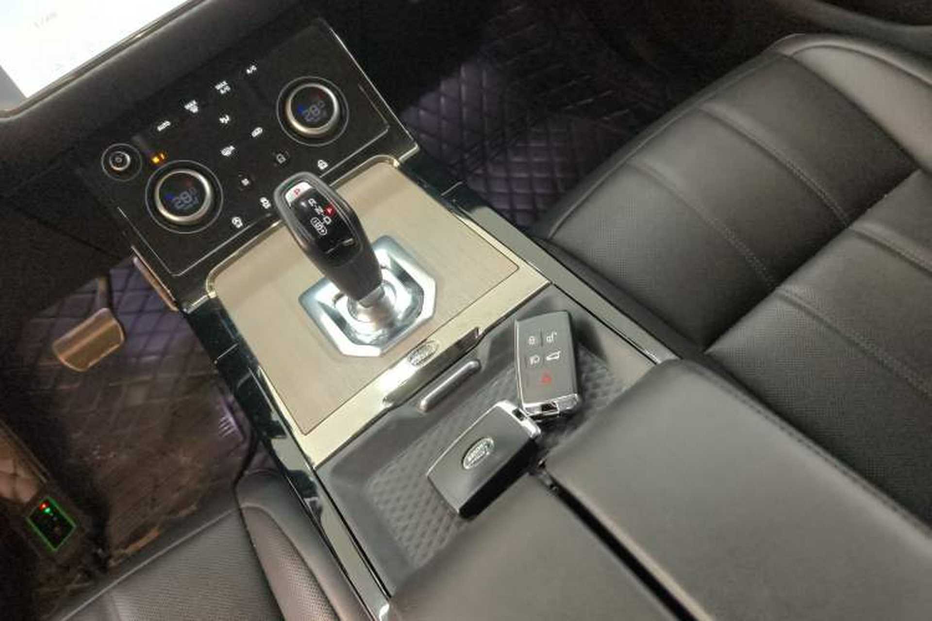 Used Land Rover Range Evoque 2021 Range Rover Velar 249 PS R-Dynamic S Performance Edition Gear Lever