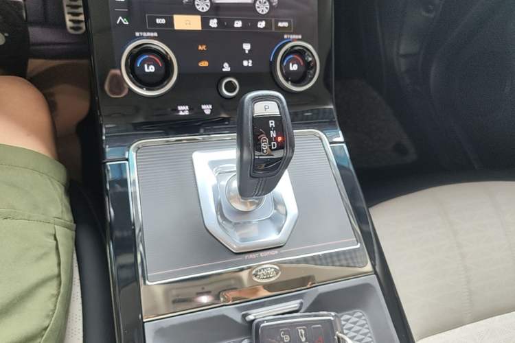 Used Land Rover Range Evoque 2021 Range Rover Velar L 249PS R-Dynamic First Edition Gear Lever