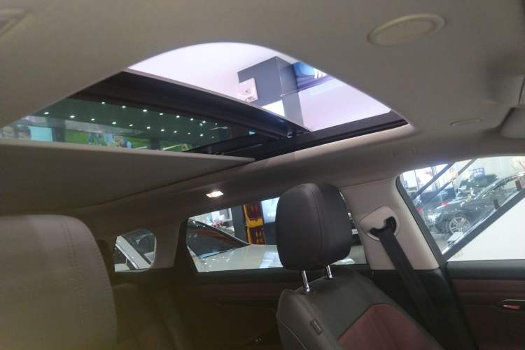 Used Land Rover Range Evoque 2021 Range Rover Velar L 249PS R-Dynamic First Edition Headliner