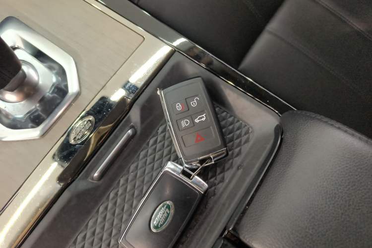 Used Land Rover Range Evoque 2021 Range Rover Velar 249 PS R-Dynamic S Performance Edition Interior 1