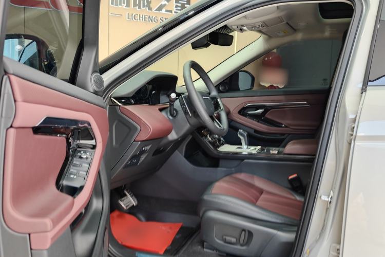 Used Land Rover Range Evoque 2021 Range Rover Velar 249 PS R-Dynamic S Performance Edition Interior 2