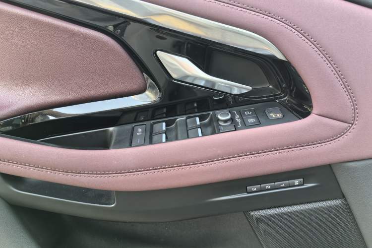 Used Land Rover Range Evoque 2021 Range Rover L 249 PS R-Dynamic SE Luxury Edition Interior 7