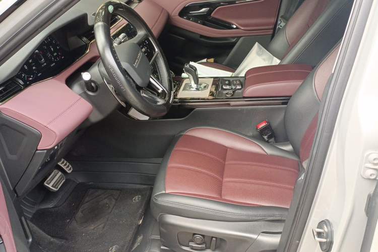 Used Land Rover Range Evoque 2021 Range Rover L 249 PS R-Dynamic SE Luxury Edition Left Front Seat
