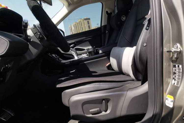 Used Land Rover Range Evoque 2021 Range Rover Evoque 200 PS R-Dynamic Standard Elite Edition Left Front Seat