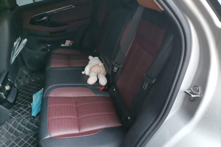 Used Land Rover Range Evoque 2021 Range Rover Velar L 249PS R-Dynamic First Edition Left Rear Seat