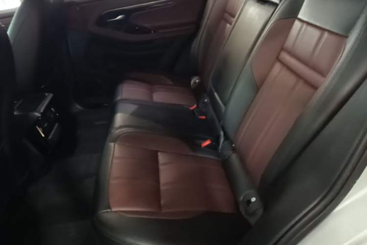 Used Land Rover Range Evoque 2021 Range Rover Velar 249 PS R-Dynamic HSE Luxury Edition Left Rear Seat