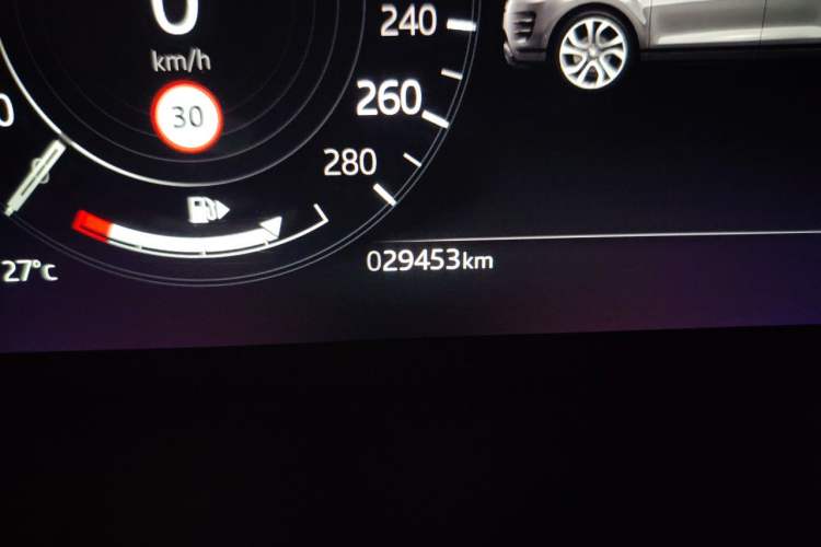 Used Land Rover Range Evoque 2021 Range Rover L 249 PS R-Dynamic SE Luxury Edition Odometer Close Up