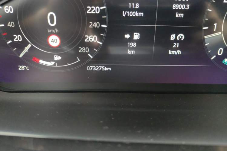 Used Land Rover Range Evoque 2021 Range Rover L 249 PS R-Dynamic SE Luxury Edition Odometer Close Up