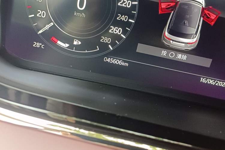 Used Land Rover Range Evoque 2021 Range Rover L 249 PS R-Dynamic SE Luxury Edition Odometer Close Up