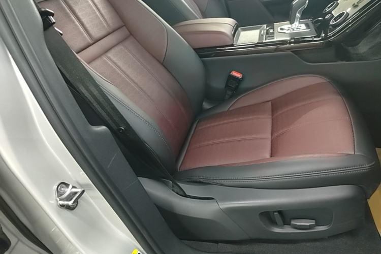 Used Land Rover Range Evoque 2021 Range Rover Velar L 249PS R-Dynamic First Edition Right Front Seat