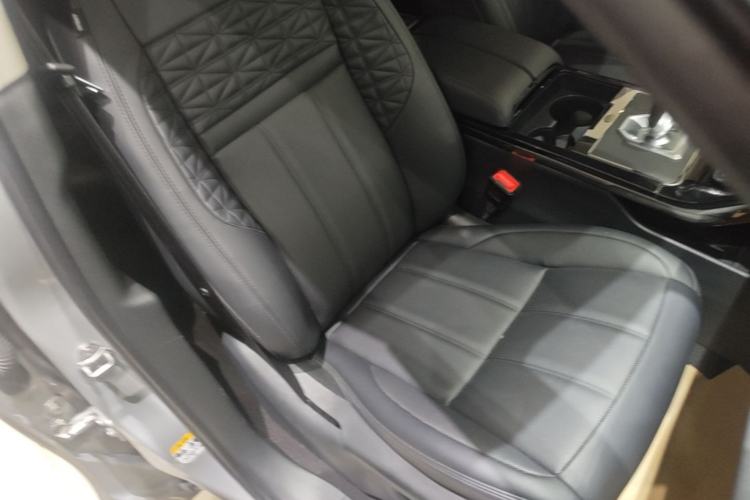 Used Land Rover Range Evoque 2021 Range Rover Velar 249 PS R-Dynamic S Performance Edition Right Front Seat