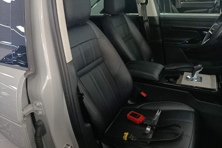 Used Land Rover Range Evoque 2021 Range Rover Velar 249 PS R-Dynamic S Performance Edition Right Front Seat