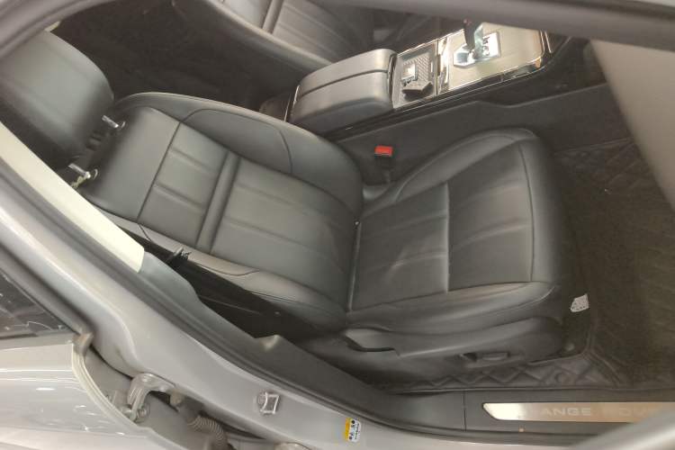 Used Land Rover Range Evoque 2021 Range Rover Velar 249 PS R-Dynamic S Performance Edition Right Front Seat