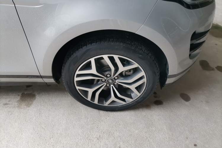 Used Land Rover Range Evoque 2021 Range Rover Velar L 249PS R-Dynamic First Edition Right Front Wheel Hub