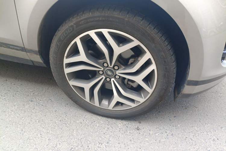 Used Land Rover Range Evoque 2021 Range Rover L 249 PS R-Dynamic SE Luxury Edition Right Front Wheel Hub