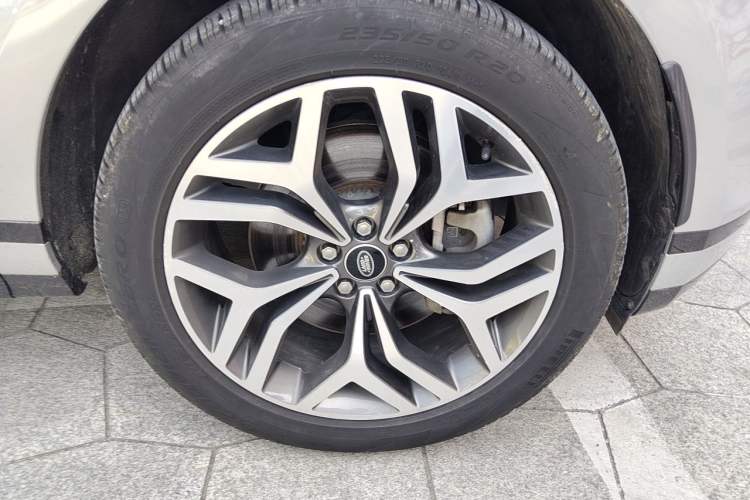 Used Land Rover Range Evoque 2021 Range Rover Velar L 249PS R-Dynamic First Edition Right Front Wheel Hub