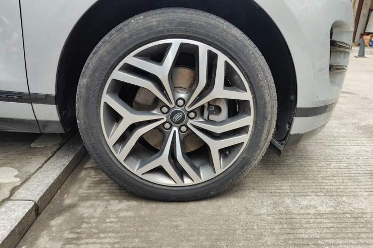 Used Land Rover Range Evoque 2021 Range Rover L 249 PS R-Dynamic SE Luxury Edition Right Front Wheel Hub