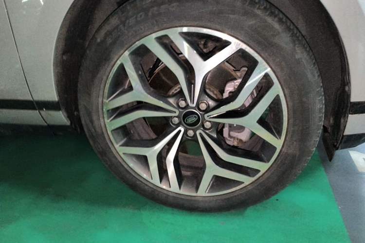 Used Land Rover Range Evoque 2021 Range Rover L 249 PS R-Dynamic SE Luxury Edition Right Front Wheel Hub