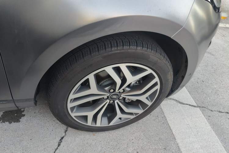 Used Land Rover Range Evoque 2021 Range Rover L 249 PS R-Dynamic SE Luxury Edition Right Front Wheel Hub