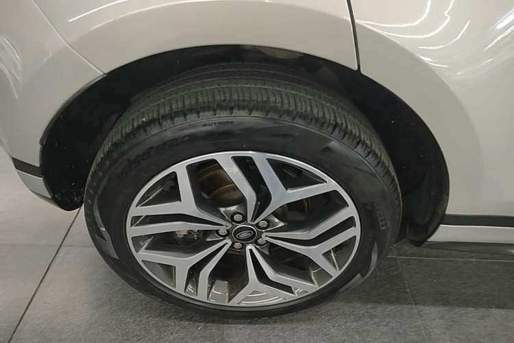 Used Land Rover Range Evoque 2021 Range Rover Velar L 249PS R-Dynamic First Edition Right Rear Wheel Hub