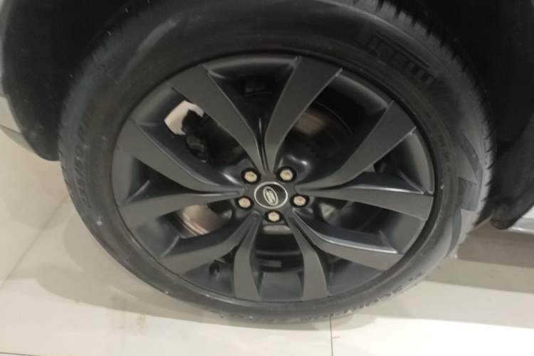Used Land Rover Range Evoque 2021 Range Rover Velar 249 PS R-Dynamic S Performance Edition Right Rear Wheel Hub