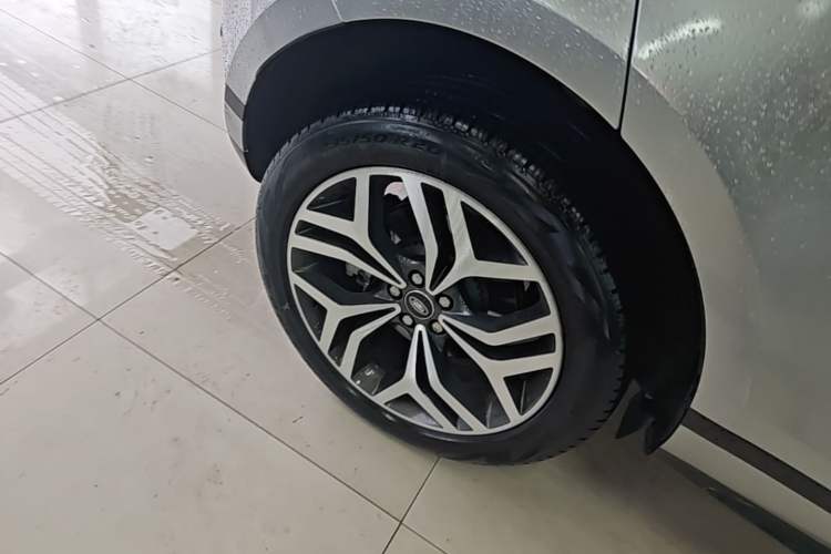 Used Land Rover Range Evoque 2021 Range Rover Velar L 249PS R-Dynamic First Edition Right Rear Wheel Hub
