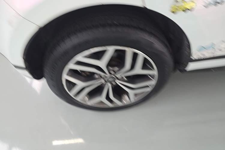 Used Land Rover Range Evoque 2021 Range Rover Velar 249 PS R-Dynamic S Performance Edition Right Rear Wheel Hub