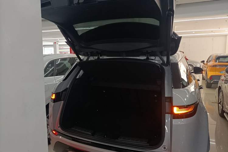 Used Land Rover Range Evoque 2021 Range Rover Velar 249 PS R-Dynamic S Performance Edition Trunk