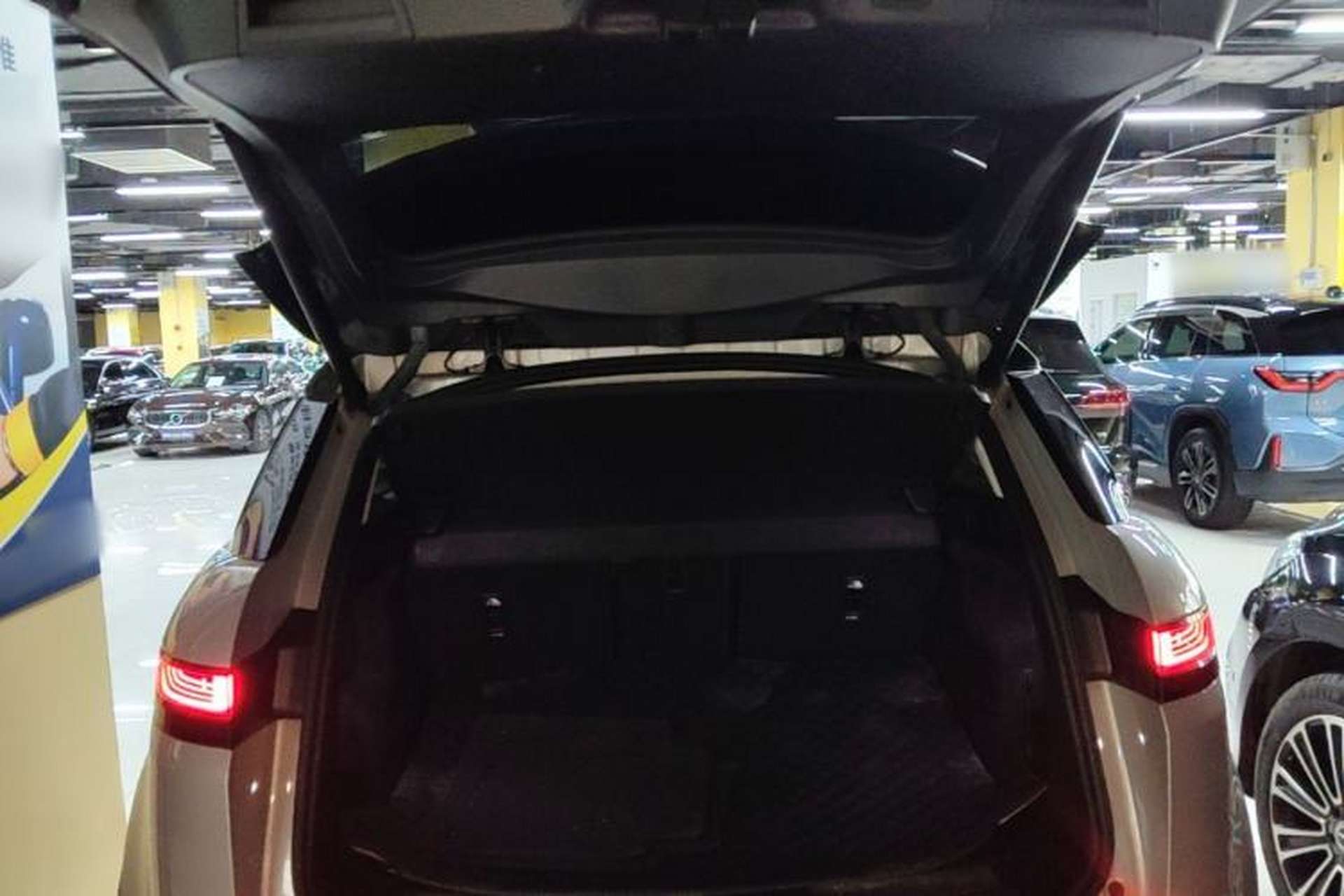 Used Land Rover Range Evoque 2021 Range Rover Velar L 249PS R-Dynamic First Edition Trunk