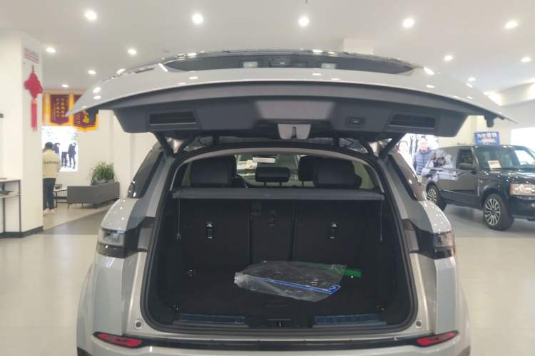 Used Land Rover Range Evoque 2021 Range Rover Velar L 249PS R-Dynamic First Edition Trunk