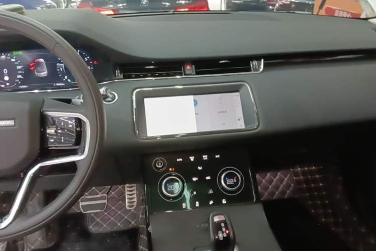 Used Land Rover Range Evoque 2021 Range Rover Evoque 200 PS R-Dynamic Standard Elite Edition Audio And AC Panel