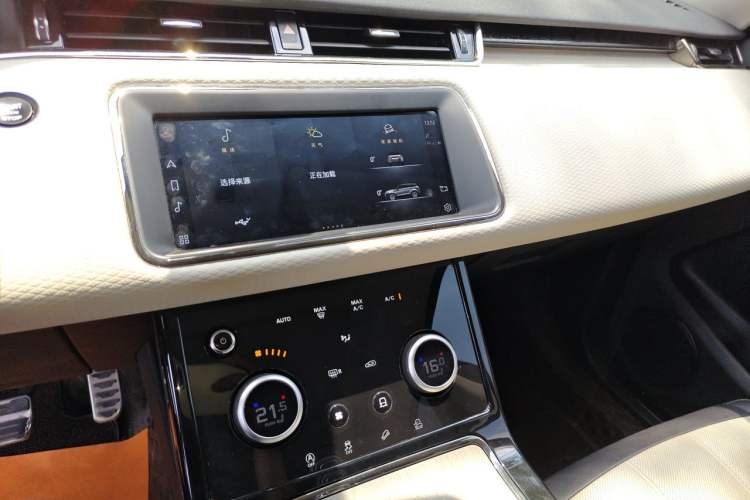 Used Land Rover Range Evoque 2021 Range Rover Velar 249 PS R-Dynamic S Performance Edition Audio And AC Panel